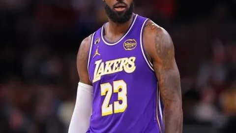 莱利末节助山东赢江苏迎首胜，高诗岩6分赛季首败三连发