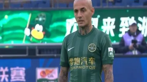 哪吒2票房狂飙超212亿，冲刺票房巅峰